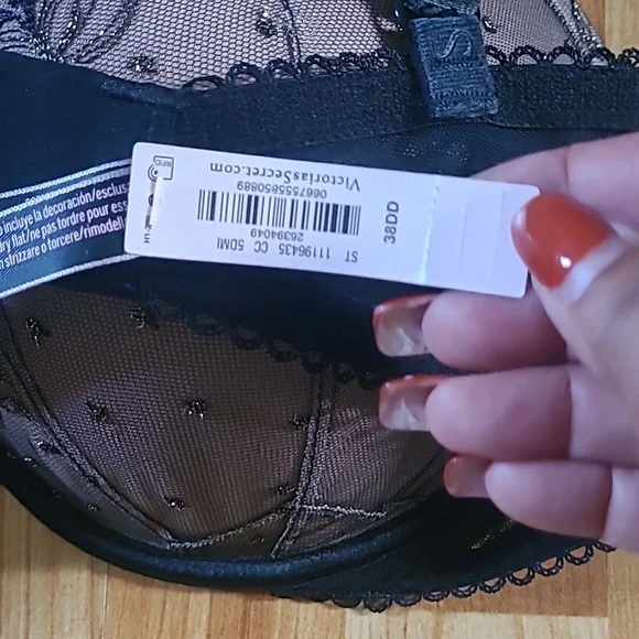 Victoria Secret Bra - Picture 4 of 5